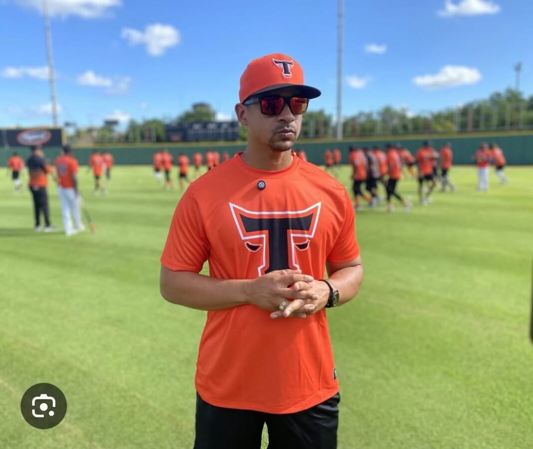 Víctor Estévez será coach de tercera base e infield de los Nacionales de Washington en 2026.