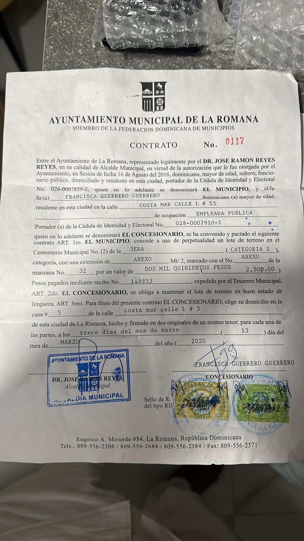 Familia denuncia presunta doble venta de panteón en cementerio municipal de La Romana.