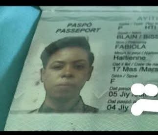 Solicitan ayuda para recuperar pasaporte y teléfono olvidados en transporte público.