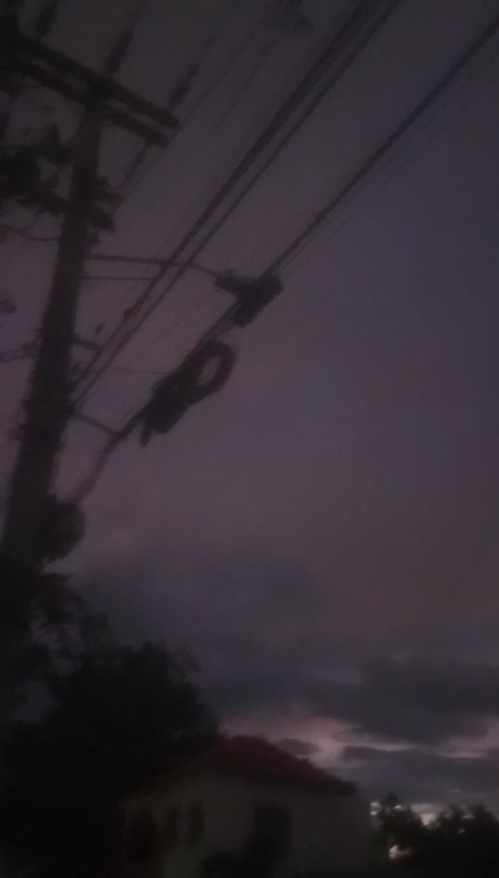 Residentes de Villa España solicitan a EDEESTE reconexión de lámpara en vía pública.