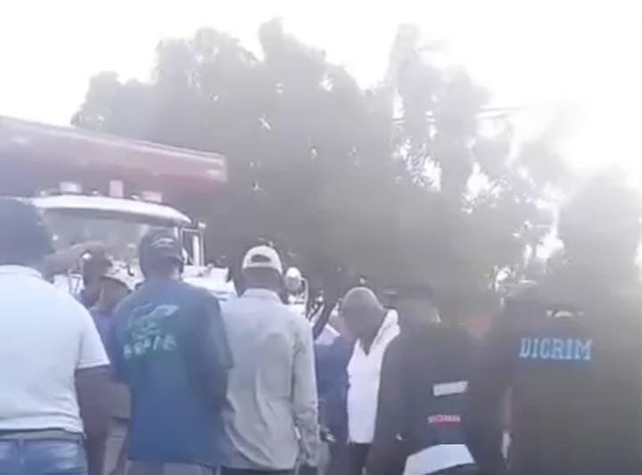 Mujer pierde la vida en accidente entre camión y motocicleta en Romana del Oeste.