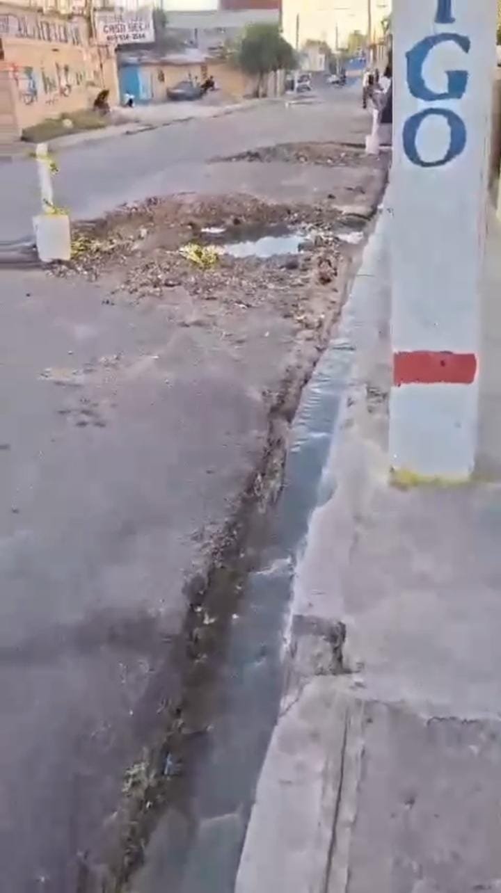 Joven denuncia paralización de trabajos en la calle 24 de Abril de Villa Verde.