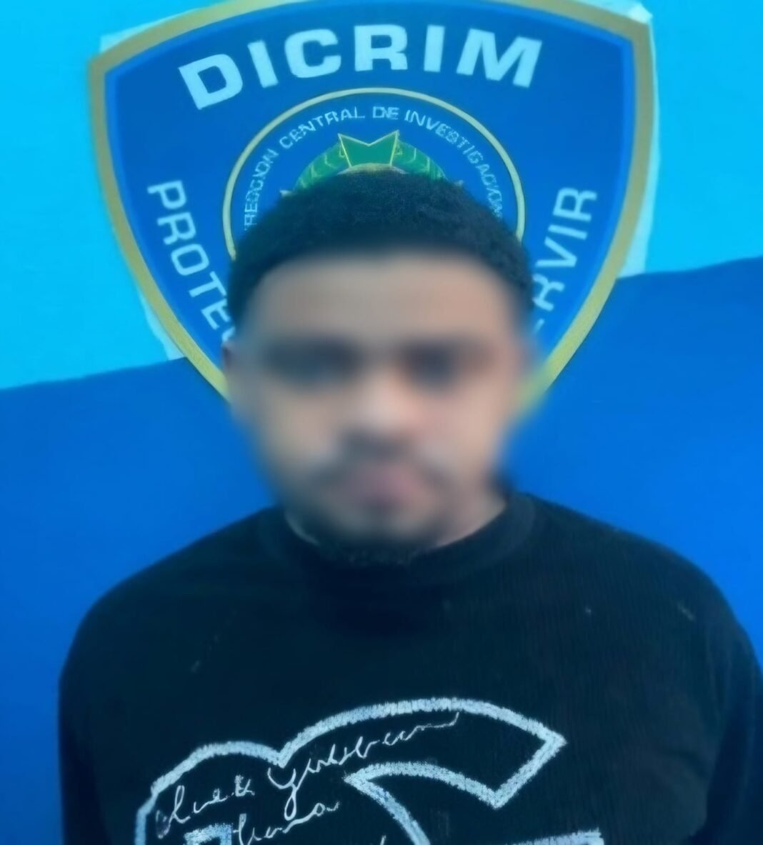 Apresan en Villa Hermosa a hombre prófugo por herir de bala a otro durante intento de atraco en Bahoruco.