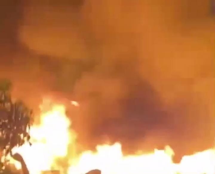 Incendio afecta vivienda en Villa Progreso, Villa Hermosa.