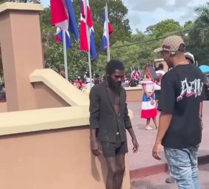 Reportan presencia de personas con problemas de salud mental en el Parque Central este 27 de febrero.