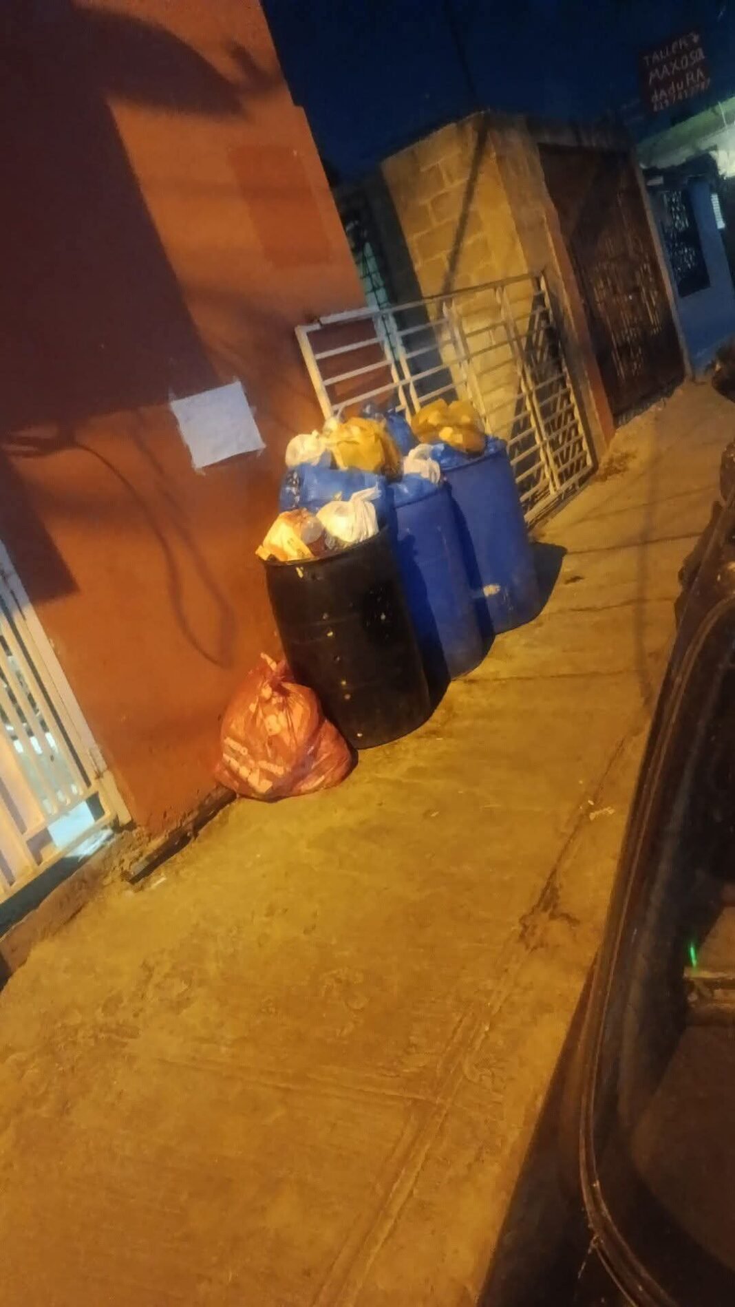 Denuncian acumulación de basura en la calle 3ra de Villa Pereira