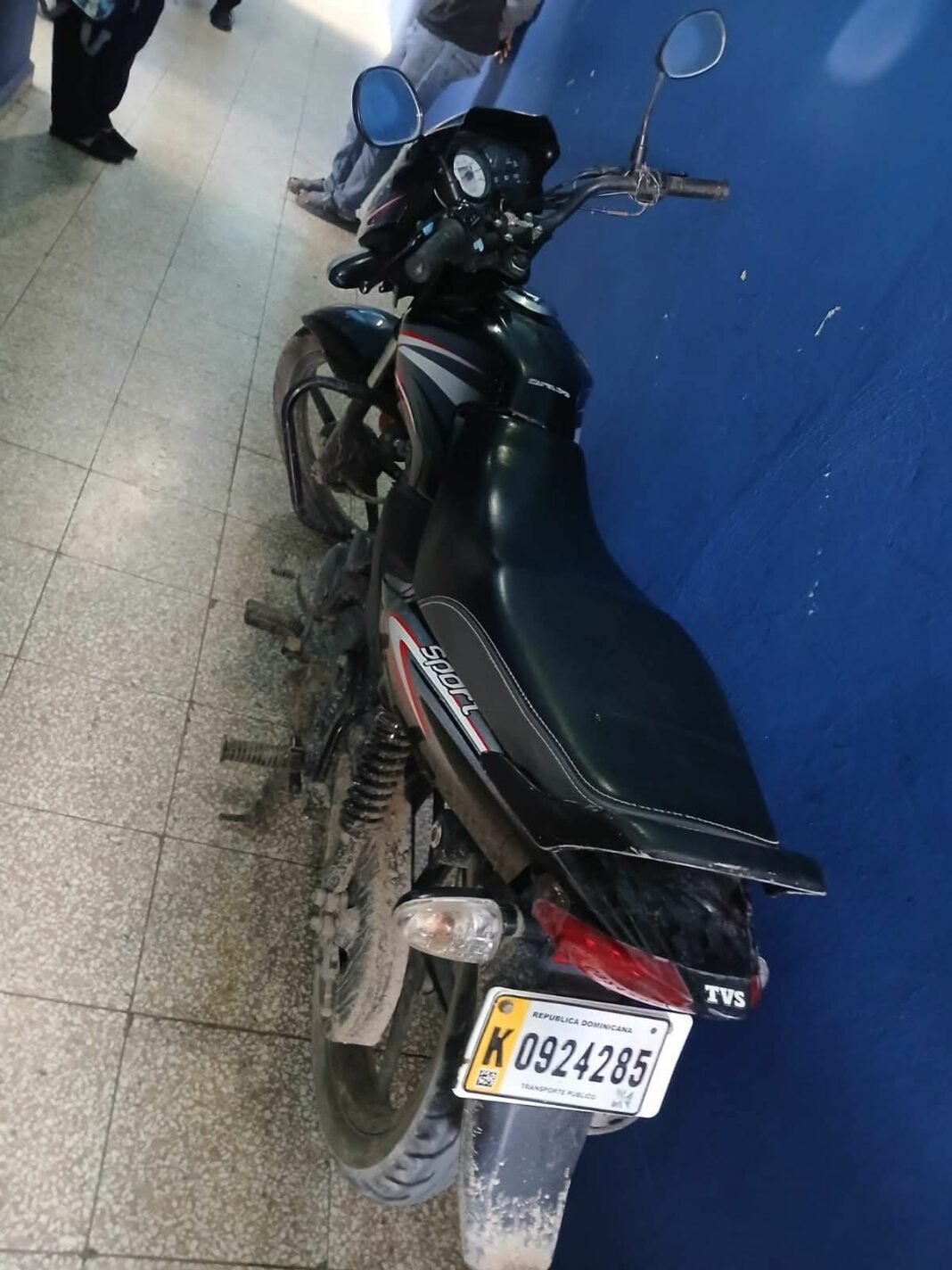 Policía recupera motocicleta robada y detiene a un hombre en Villa Hermosa.