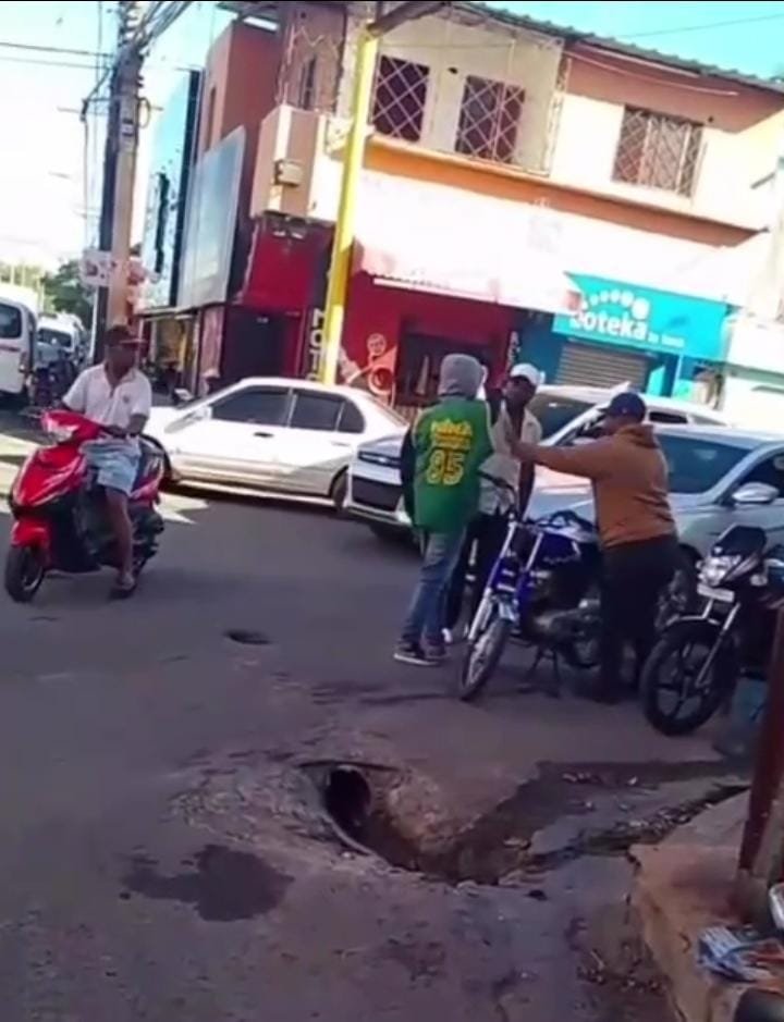 REGIONALES / Captan incidente entre motorista y conductor tras roce vehicular en San Pedro de Macorís.