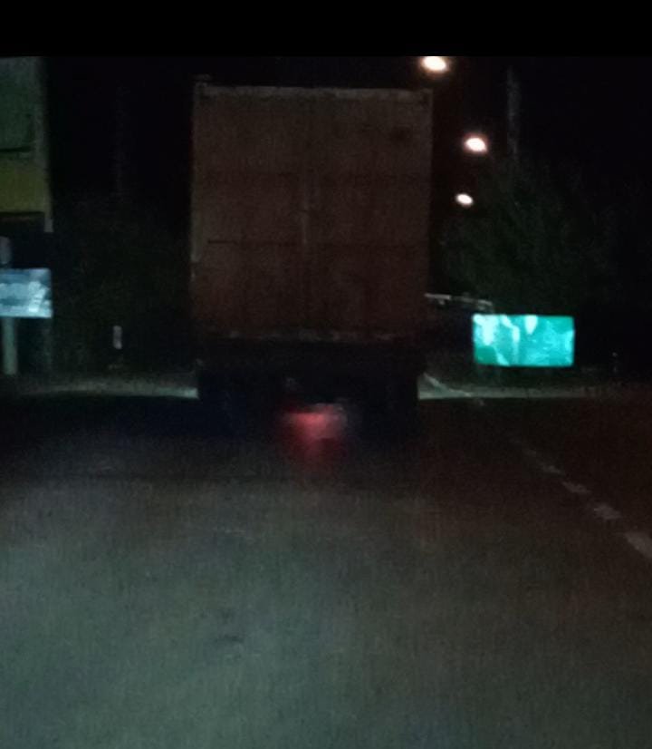 Sucesos Romana con Humberto Rodríguez denuncia camión circulando en malas condiciones y sin placa.