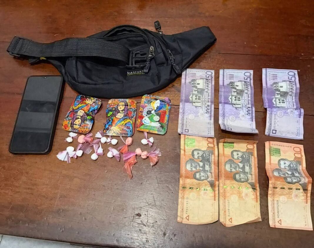 Policía Nacional apresa hombre con múltiples porciones de presunta droga en La Romana.