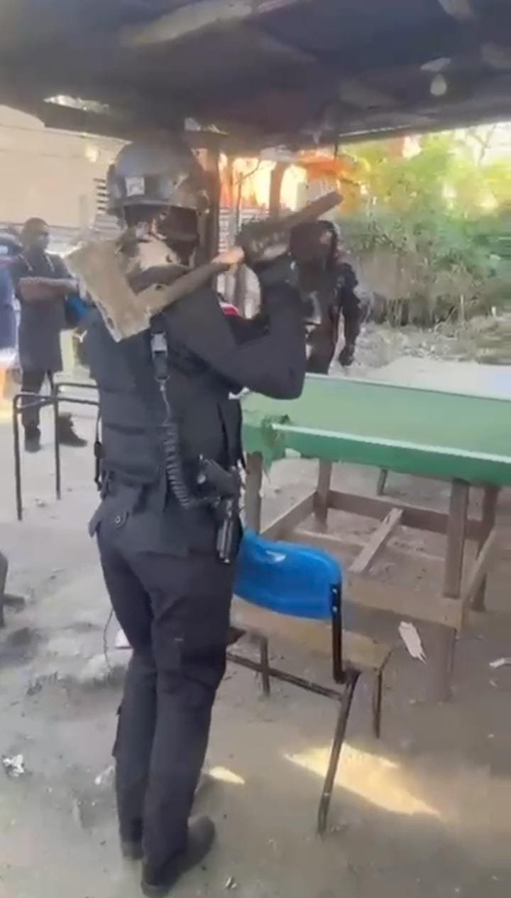 Policía desmantela centro de juegos clandestino y punto de drogas en Guaymate.