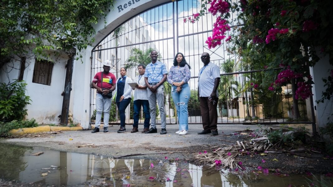 Ayuntamiento de Villa Hermosa interviene foco de aguas residuales tras denuncia difundida por Sucesos Romana.