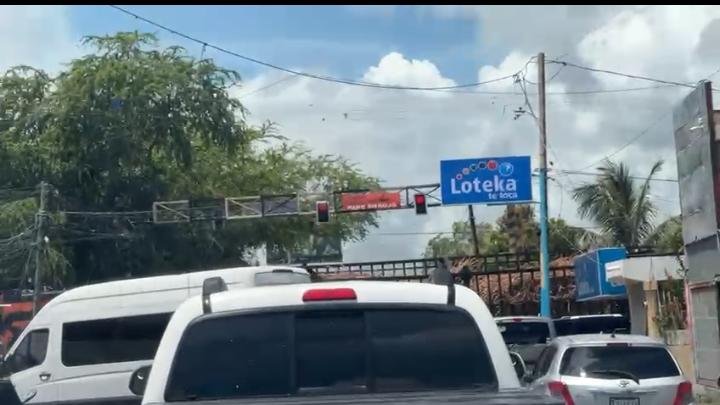 Locomotora provoca taponamiento en la avenida Padre Abreu al detenerse.