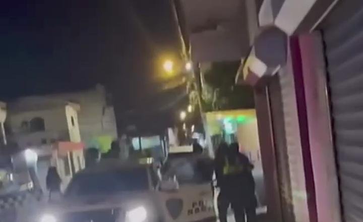 Denuncian abuso policial en Villa Pereira; hecho quedó captado en video.