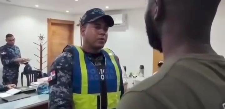 Policía que abofeteó a ciudadano pide disculpas; general Claudio González Moquette expresa rechazo al hecho.