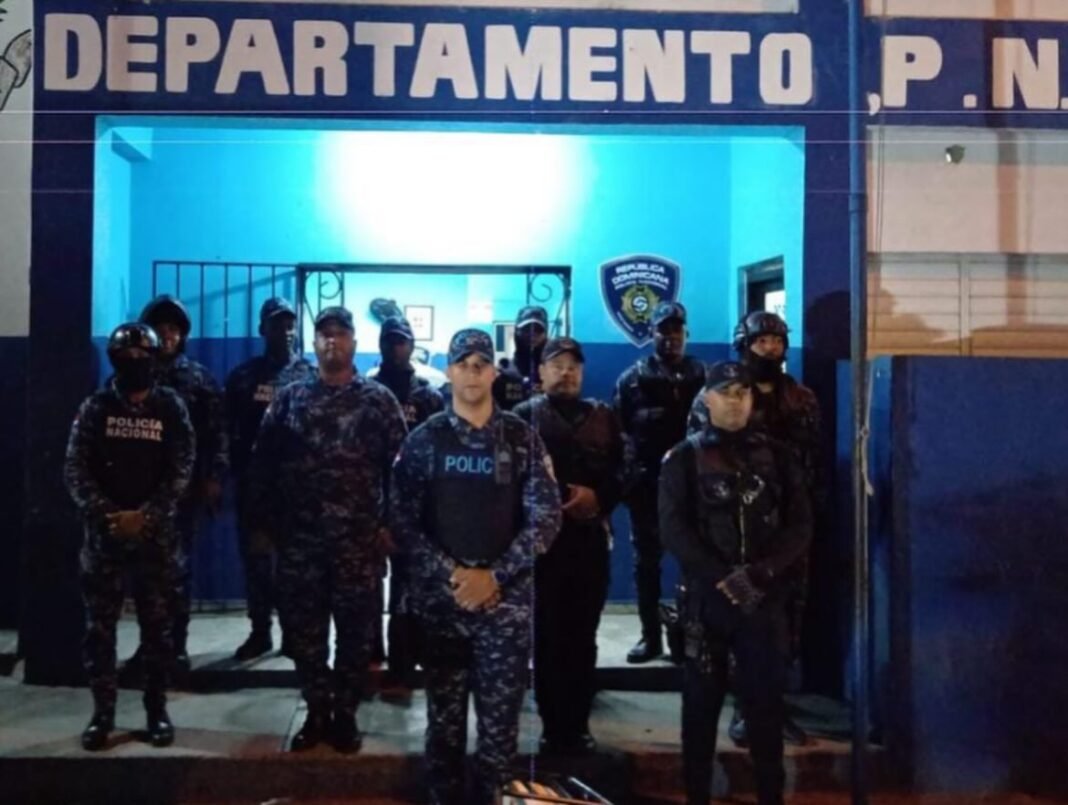 Policía detiene a cinco personas por realizar fiesta de Gagá en Villa Hermosa.