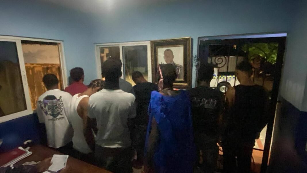 Policía realiza amplio operativo preventivo en La Romana y Villa Hermosa.