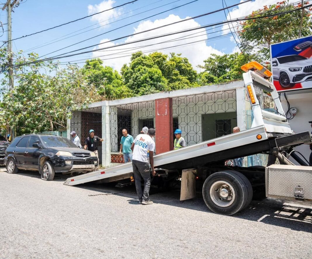 Alcaldía de La Romana continúa operativos de recuperación de espacios públicos.
