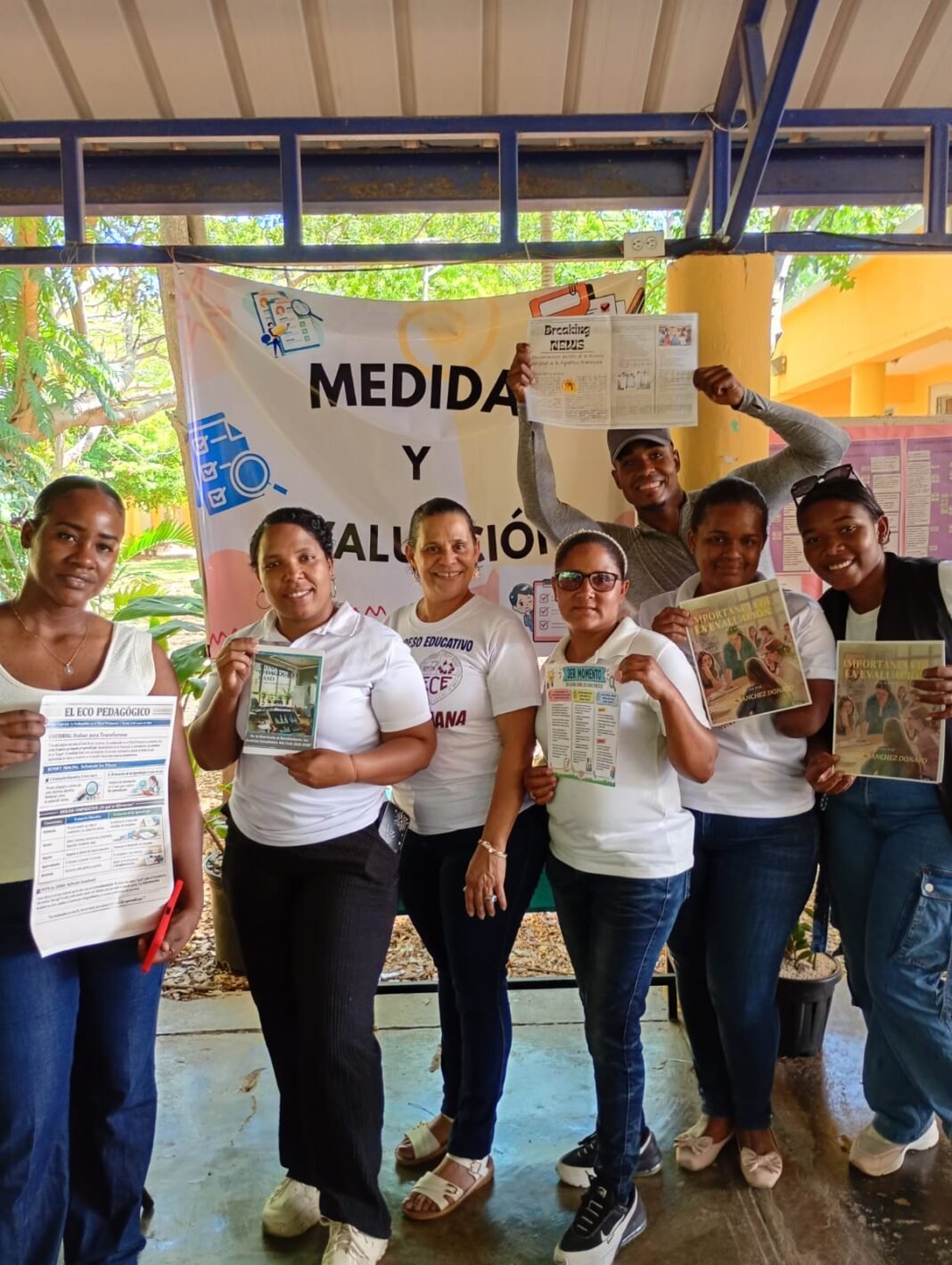 Maestra Cesilia Fabre llama a fortalecer y rescatar el centro UASD La Romana durante actividad de cierre de semestre.