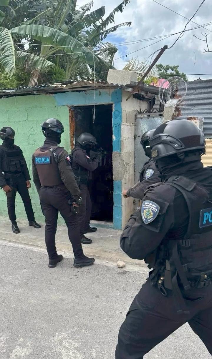 Policía interviene presunto punto de drogas tras denuncia ciudadana en Villa San Carlos.