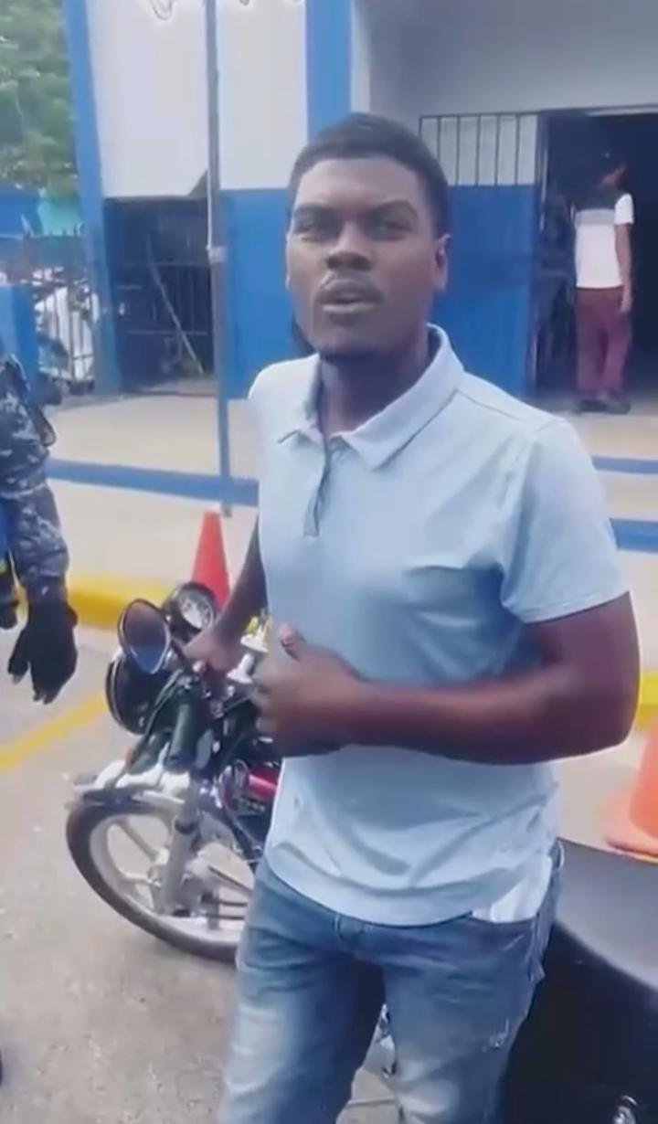 Ciudadano agradece a la Policía tras recuperación de motocicleta en Villa Hermosa.
