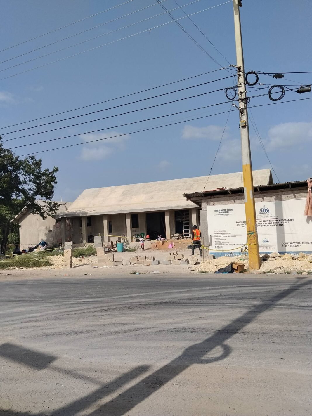 Ciudadano expresa preocupación por construcción de centro educativo próximo al vertedero de Villa Verde.