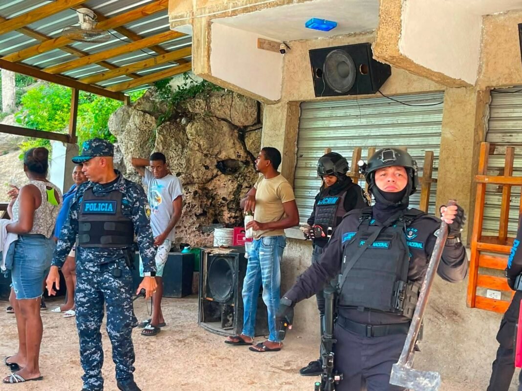 POLICÍA INTERVIENE CENTROS DE DIVERSIÓN EN RÍO SALADO POR PRESUNTA CONTAMINACIÓN SÓNICA Y VIOLACIÓN DE HORARIOS.