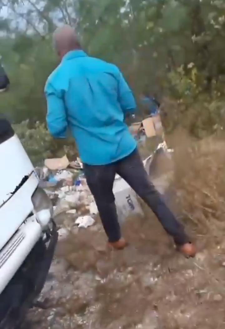 DENUNCIAN PRESUNTO VERTEDERO IMPROVISADO EN LA CARRETERA SAN PEDRO DE MACORÍS – LA ROMANA.