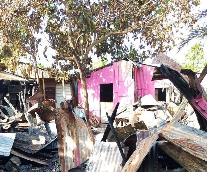 LLAMADO A LAS AUTORIDADES | ADULTO MAYOR LO PIERDE TODO TRAS INC3NDIO EN VILLA HERMOSA.