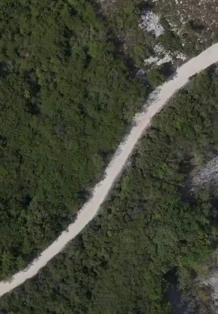 DAVID COLLADO DESTACA INICIO DE LOS TRABAJOS EN LA CARRETERA DE CALETA, LA ROMANA.