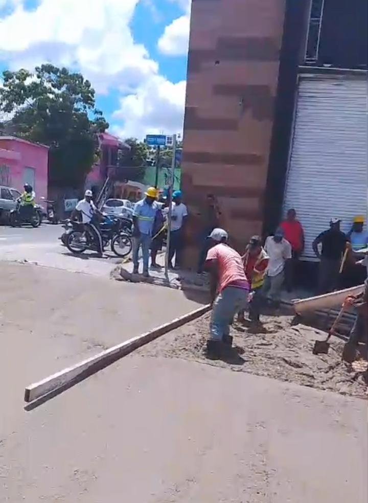 CONCLUYEN TRABAJOS EN LA INTERSECCIÓN DE LAS CALLES HÉCTOR P. QUEZADA Y DUARTE.