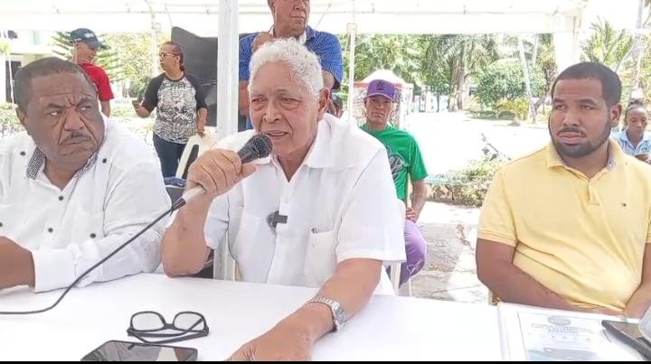 ARIS CRISPÍN LLAMA A RESPALDAR LA DEFENSA DEL ACCESO PÚBLICO A LAS PLAYAS DE BAYAHÍBE.