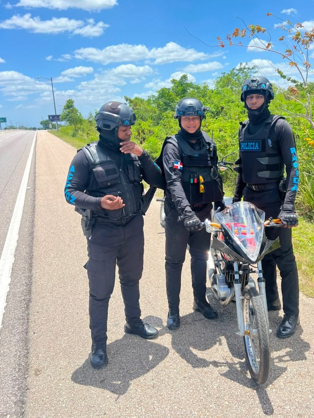 POLICÍA RETIENE TRES MOTOCICLETAS POR PRESUNTAS CARRERAS CLANDESTINAS EN LA AUTOVÍA DEL ESTE.