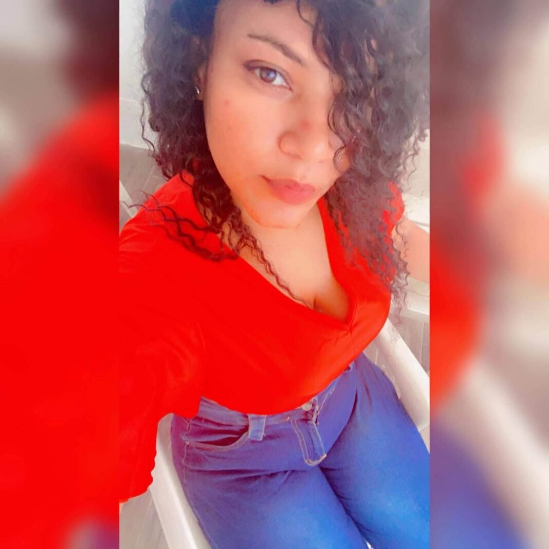 MUJER DENUNCIA PRESUNTO INCUMPLIMIENTO DE ORDEN DE ALEJAMIENTO Y DAÑOS A SU VEHÍCULO EN VILLA HERMOSA.