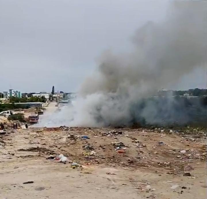 CONTINÚAN LAS DENUNCIAS POR VERTEDERO IMPROVISADO EN REPARTO TORRES; ADVIERTEN QUE ESTÁ PRÓXIMO A UNA ESCUELA Y OTRAS INSTALACIONES.