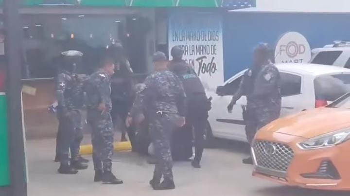 PERSECUCIÓN POLICIAL TERMINA CON LA INTERCEPCIÓN DE UN CONDUCTOR EN VILLA HERMOSA.