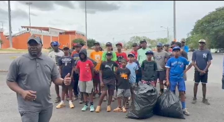 LA ROMANA | DIRECTOR PROVINCIAL DE DEPORTES AQUILES CERÁ PINALES INICIA JORNADA DE LIMPIEZA EN EL POLIDEPORTIVO.