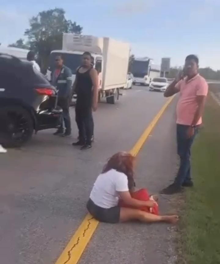 LA ROMANA | ACCIDENTE EN LA AUTOVÍA DEL ESTE DEJA UN NIÑO LESIONADO PRÓXIMO A LA ENTRADA DE BAYAHÍBE.