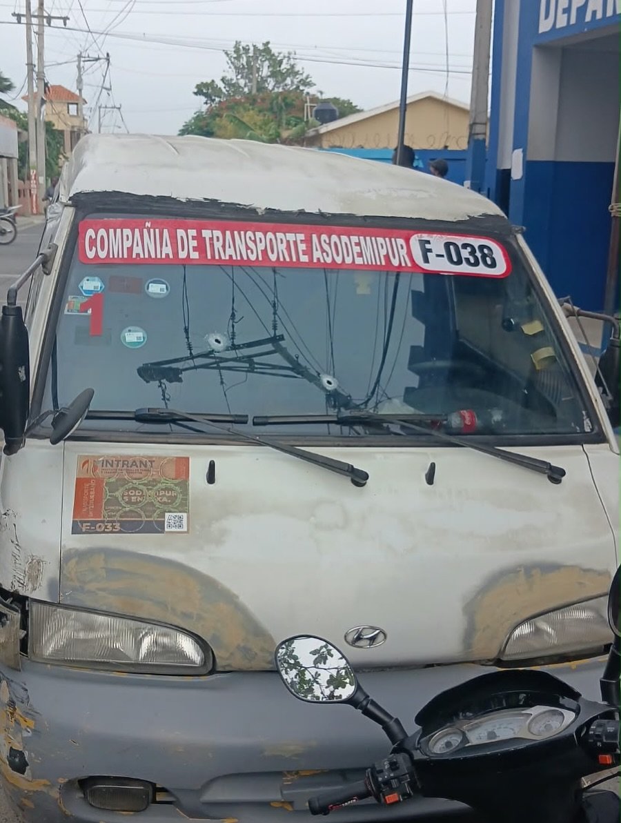 LA ROMANA | POLICÍA PERSIGUE A DOS HOMBRES POR MUERTE A TIROS DE UN JOVEN EN VILLA HERMOSA.