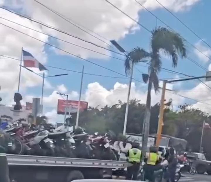 REGIONALES / HIGÜEY | AMPLIO OPERATIVO DE DIGESETT DEJA NUMEROSAS MOTOCICLETAS RETENIDAS.