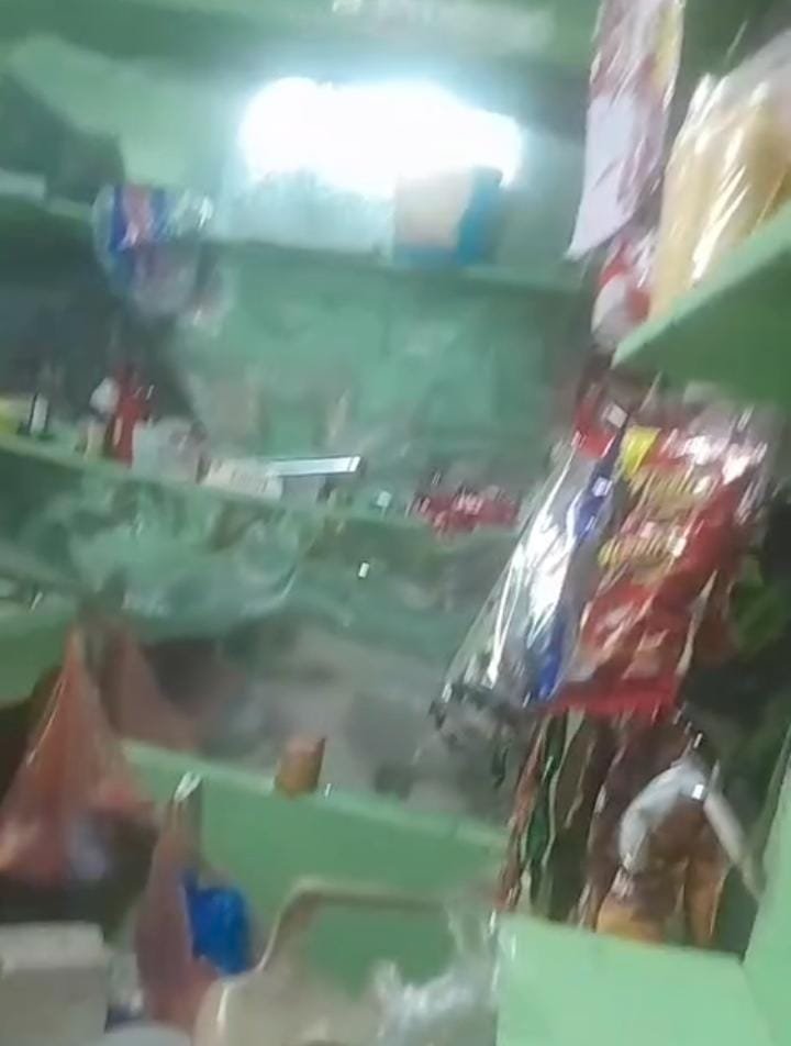 LA ROMANA | ANTISOCIALES PENETRAN A MINI CAFETERÍA EN VILLA VERDE Y CAUSAN PÉRDIDAS.