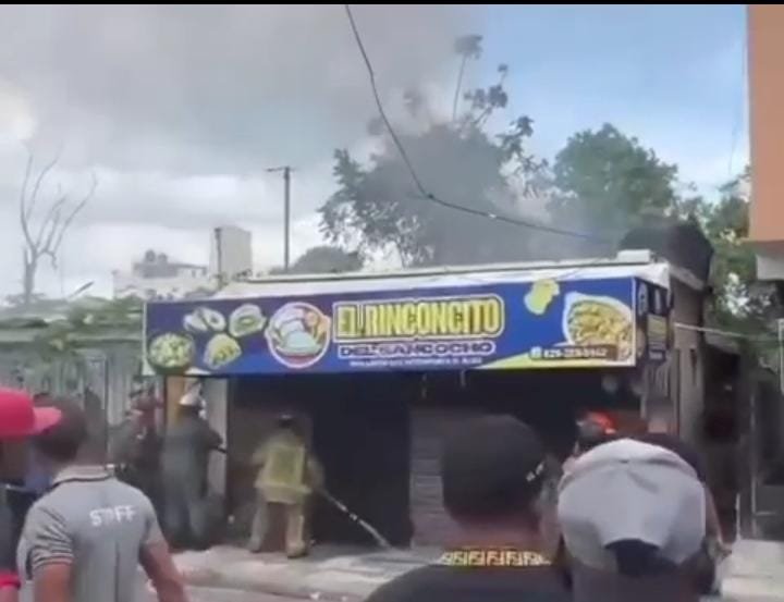 LA ROMANA | INCENDIO AFECTA VIVIENDA EN LA CALLE GASTÓN FERNANDO DELIGNE.