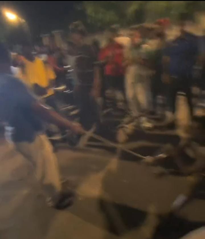 REGIONALES / HIGÜEY | COMUNIDAD DE SAN MARTÍN RETIENE A HOMBRE SEÑALADO POR PRESUNTOS ROBOS